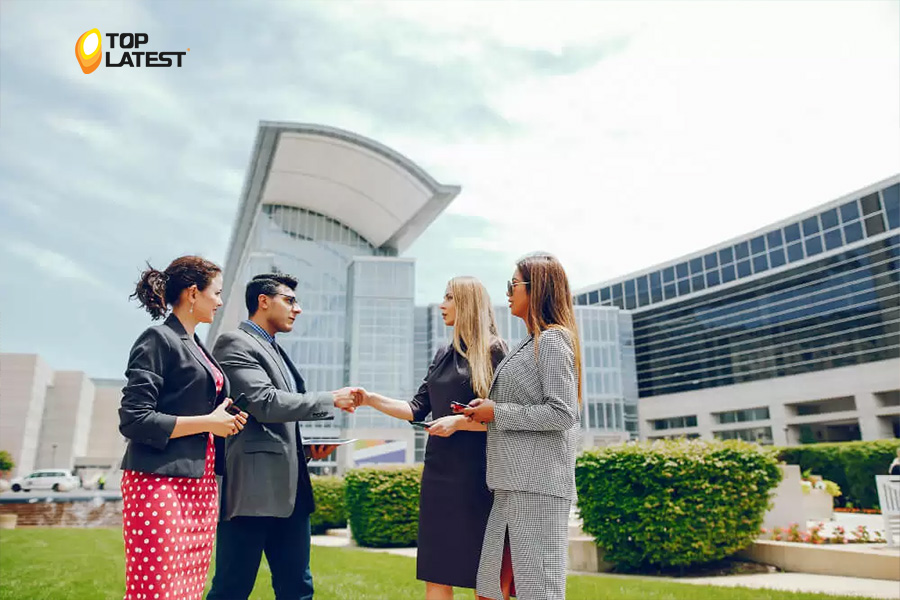 Why-Abu-Dhabi-Is-Becoming-a-Real-Estate-Investment-Hub