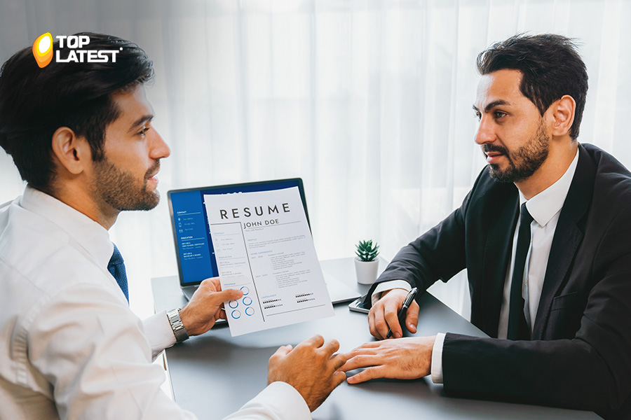 A Guide to Hiring Your First Employee in the UAE Contracts, WPS, and Gratuity Basics