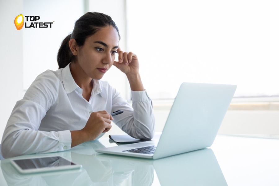 How to Beat Screen Fatigue An Eye Health Guide for UAE Office Workers