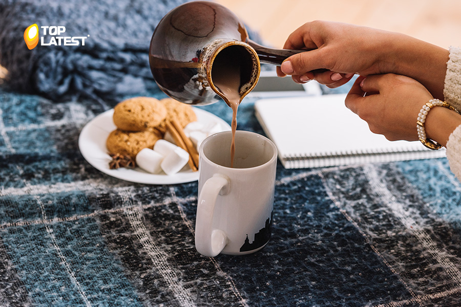 Traditional Emirati Beverages You Can Recreate at Home This Winter
